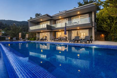 Villa Velaris